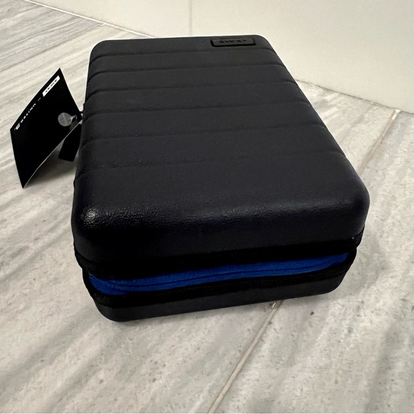 United Polaris Flight Away Travel Toiletry Amenities Kit - Picture 13 of 13